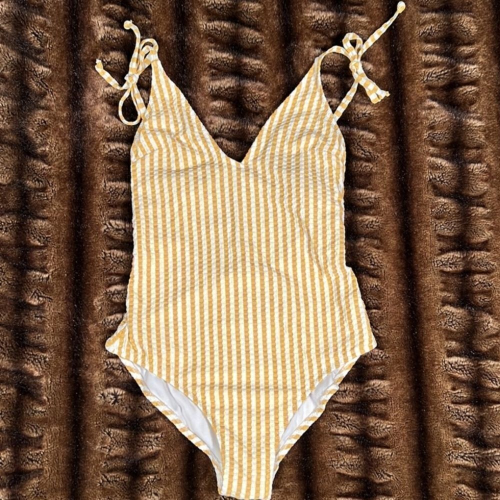Jessica Simpson Women Yellow & White Pin Striped One Piece Swimsuit Size Xlarge